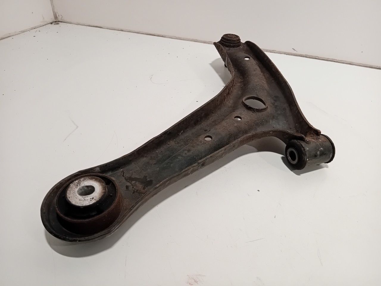 Draagarm rechts voor onder Ford B-Max support arm usado en Menorca foto 4