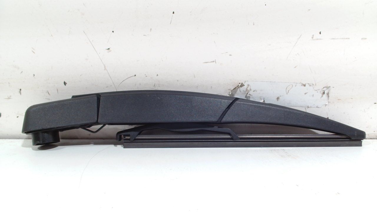 Ruitenwisserarm achterruit Renault Clio windscreen wiper arm usado en Menorca