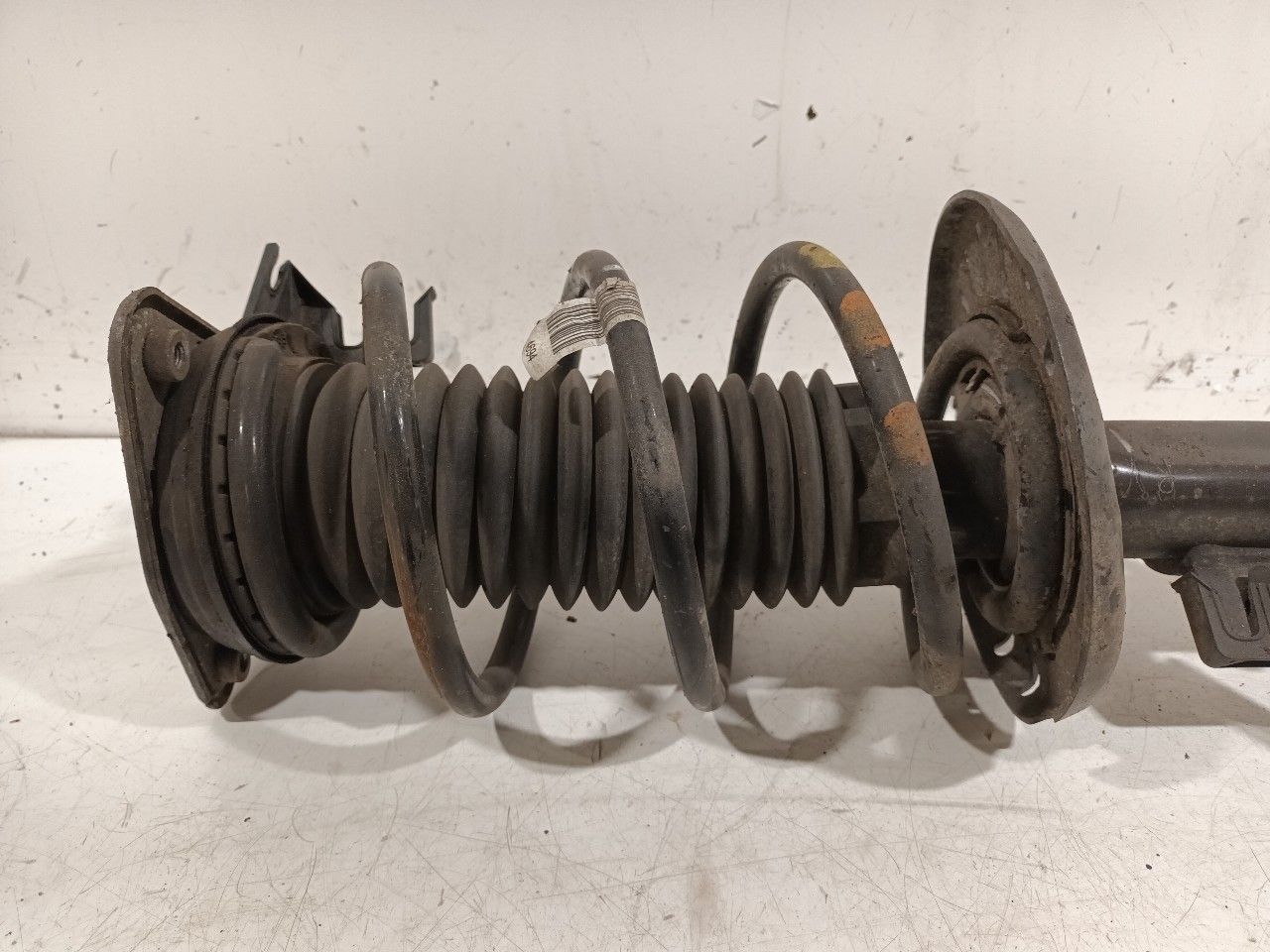 Veerpoot rechts voor Peugeot 3008 strut complete single usado en Menorca foto 4