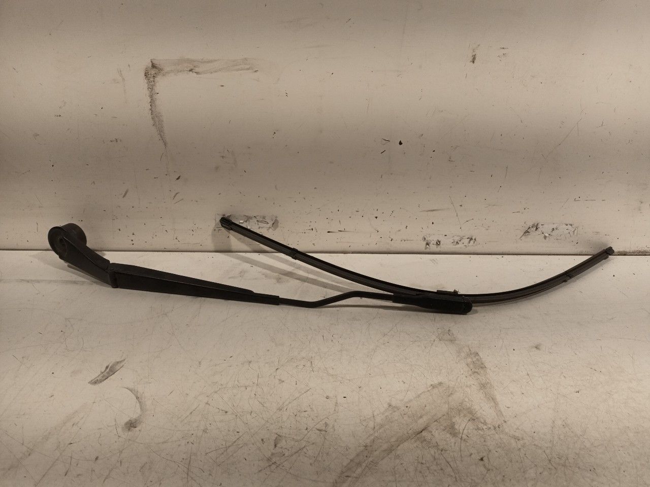 Ruitenwisserarm rechts voor Ford Transit Connect windscreen wiper arm usado en Menorca