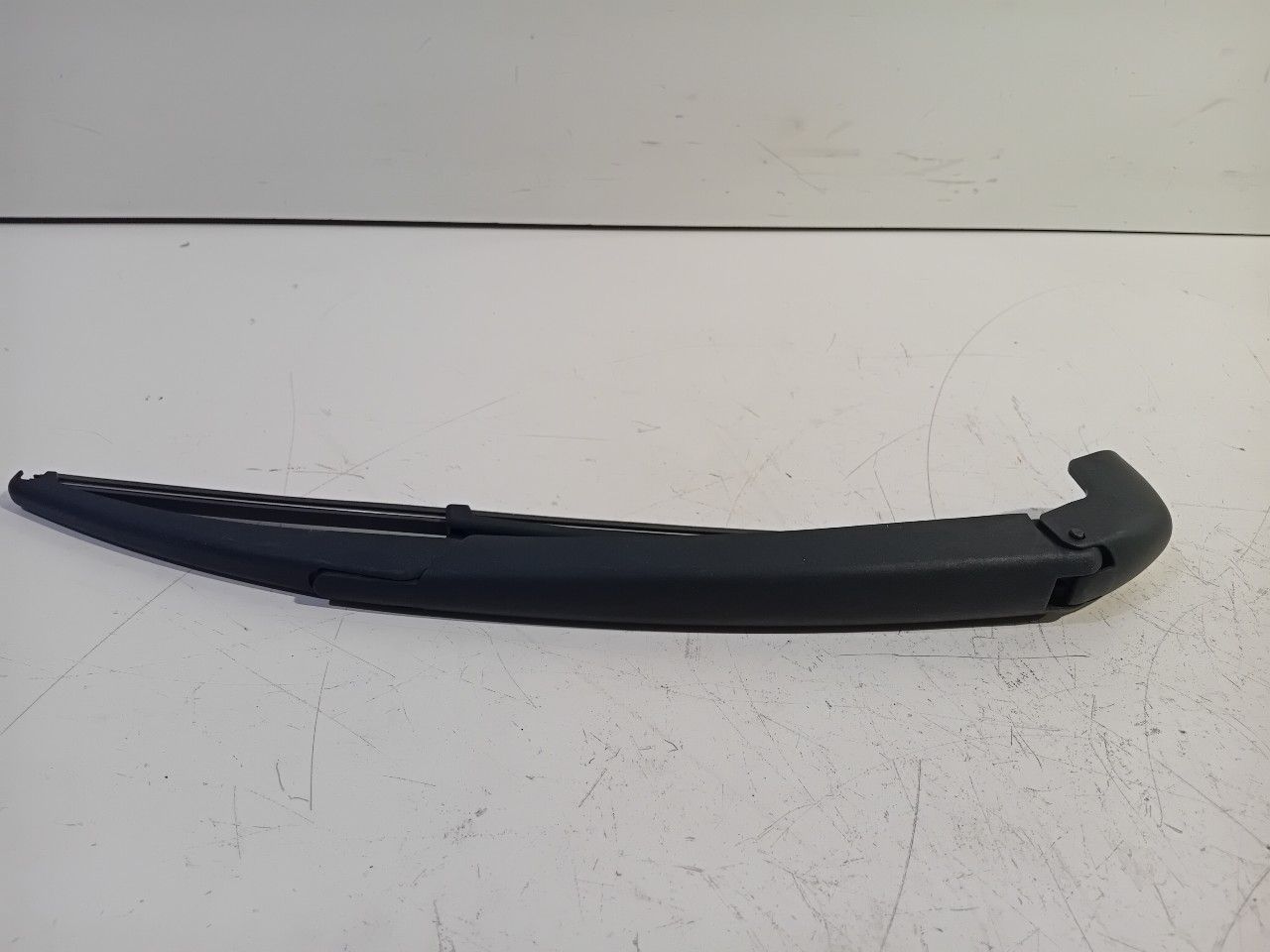 Ruitenwisserarm achterruit Fiat 500 windscreen wiper arm usado en Menorca