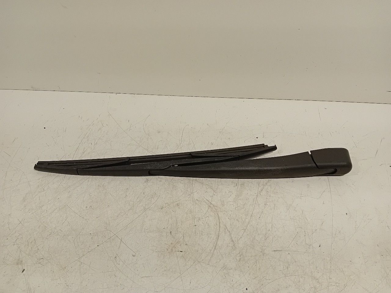 Ruitenwisserarm achterruit Renault Mégane windscreen wiper arm usado en Menorca