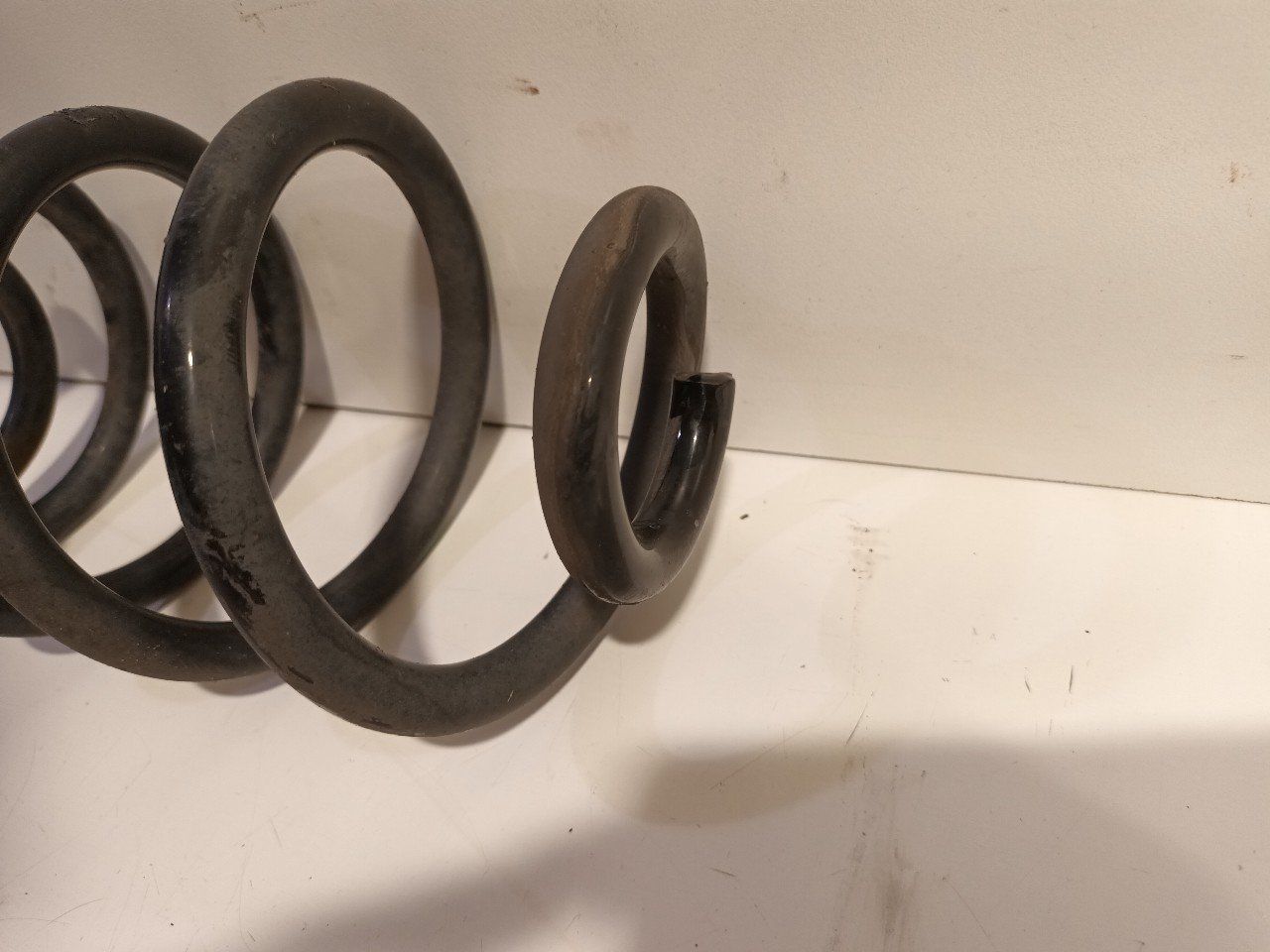Spiraalveer achter links of rechts uitwisselbaar Renault Zoé spiral spring usado en Menorca foto 3
