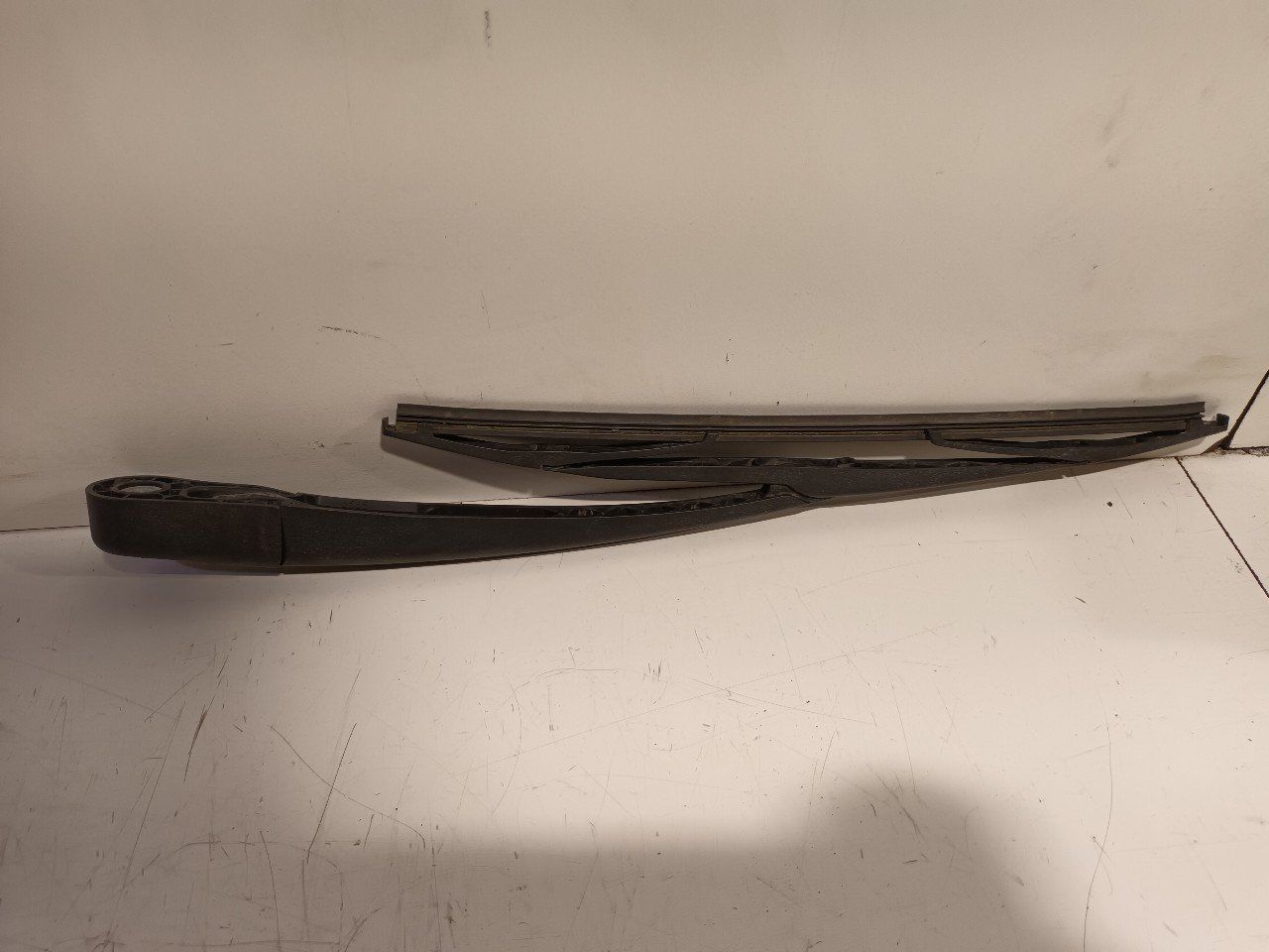 Ruitenwisserarm achterruit Citroën C4 windscreen wiper arm usado en Menorca foto 3