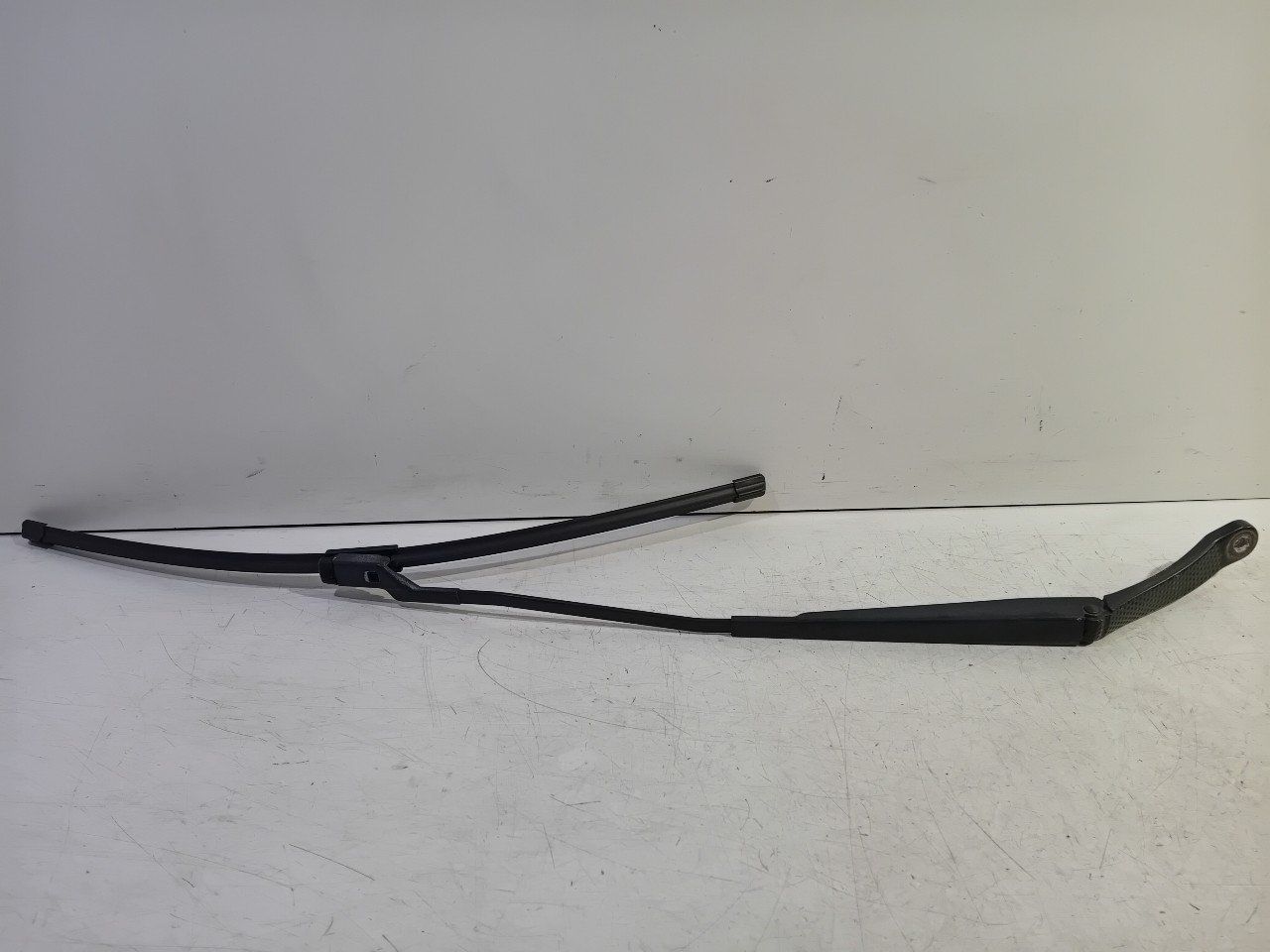 Ruitenwisserarm links voor Citroën C4 windscreen wiper arm usado en Menorca