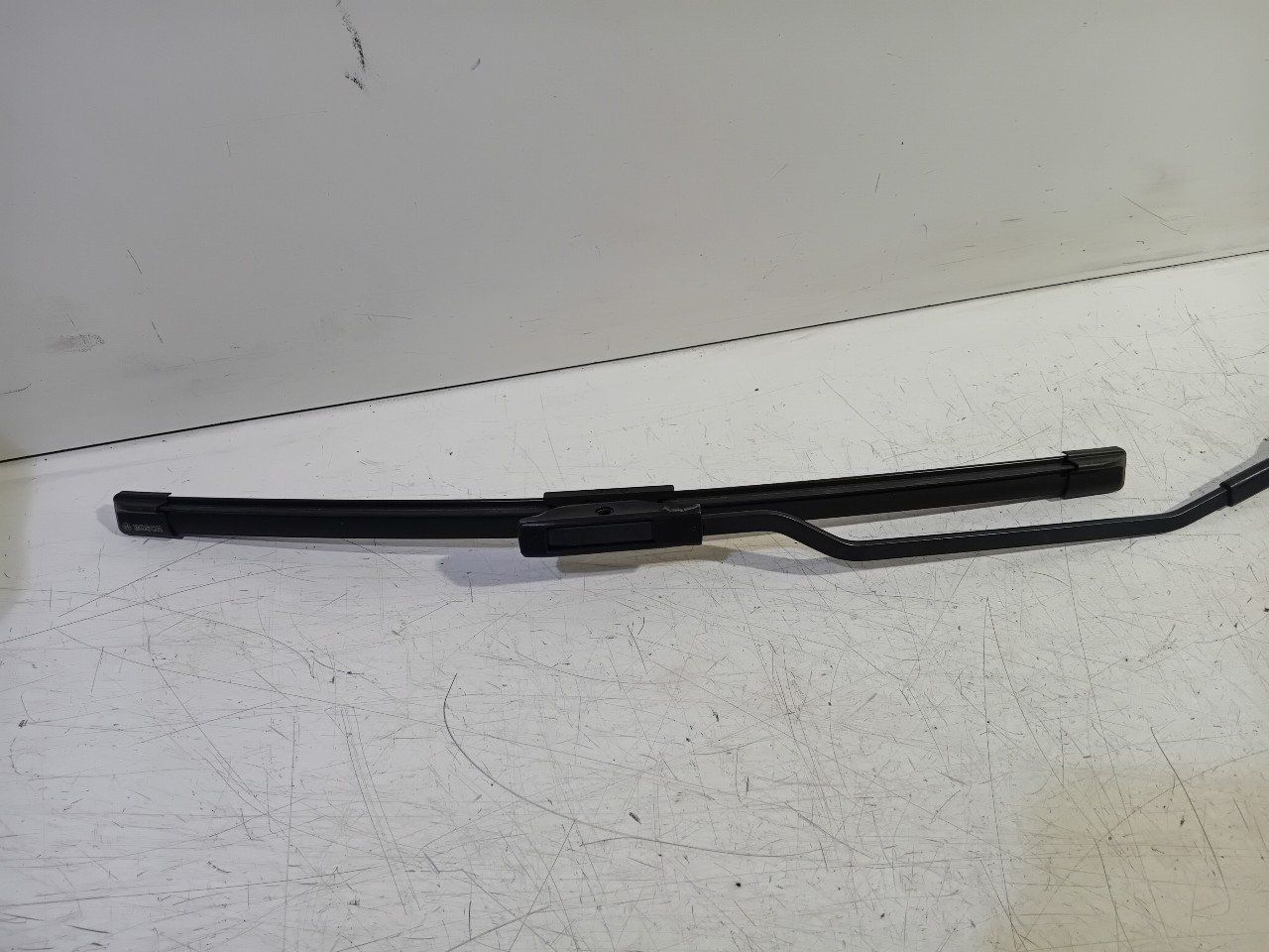 Ruitenwisserarm rechts voor Renault Mégane windscreen wiper arm usado en Menorca foto 2