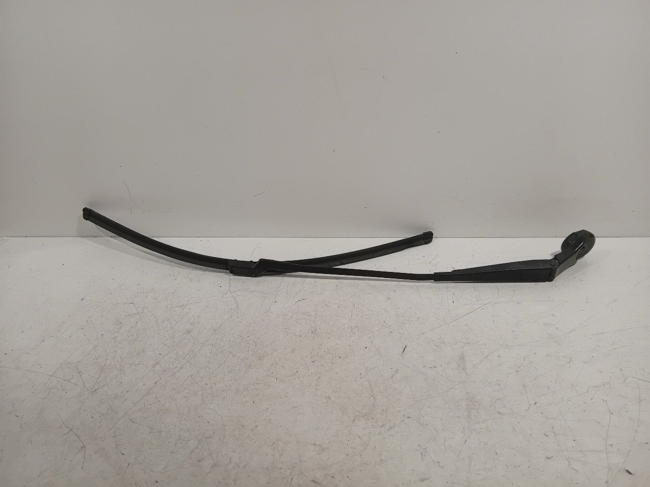 Ruitenwisserarm rechts voor Citroën C4 windscreen wiper arm usado en Menorca