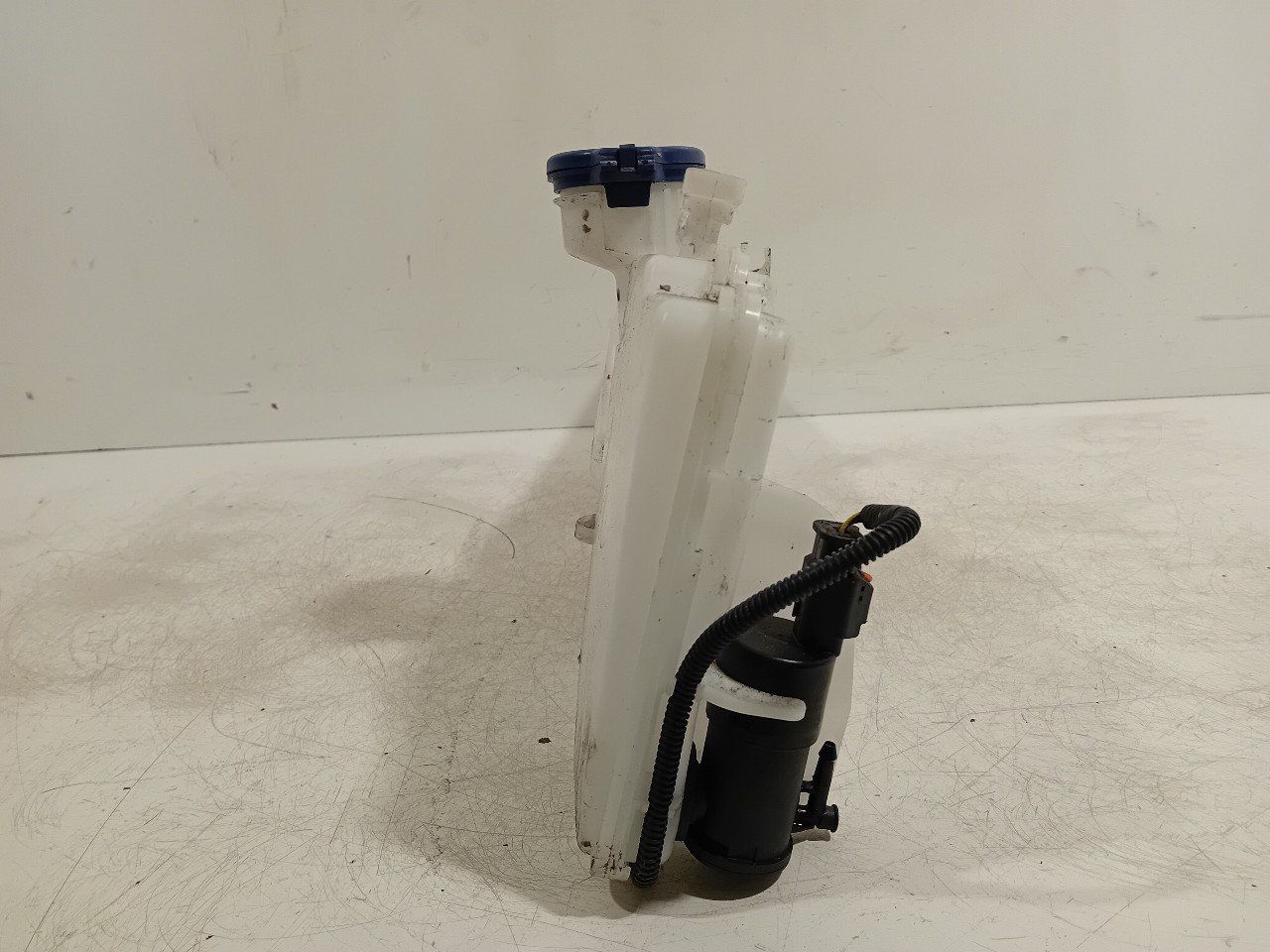 Ruitensproeierpomp + reservoir Citroën C4 windshield washer tank sprinkler tank usado en Menorca foto 3