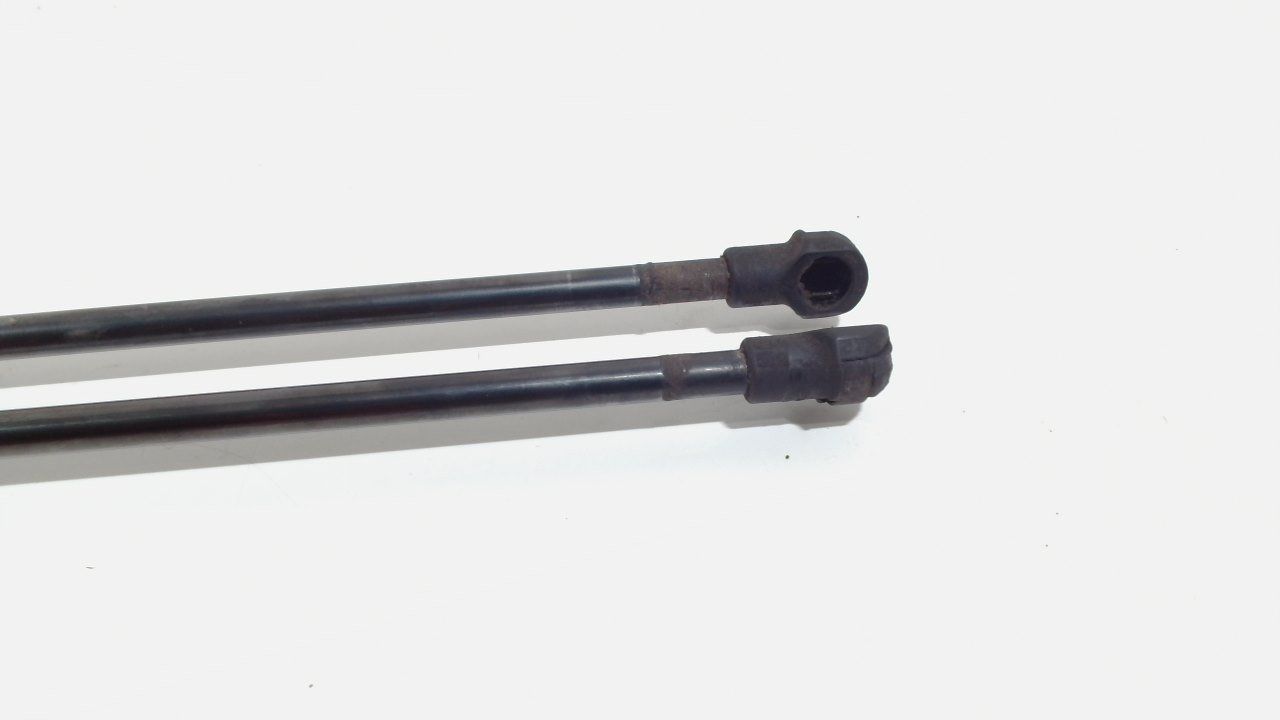 Gasdrukveerset achter Renault Mégane gas spring gas spring dampers rear lid left and right usado en Menorca foto 2