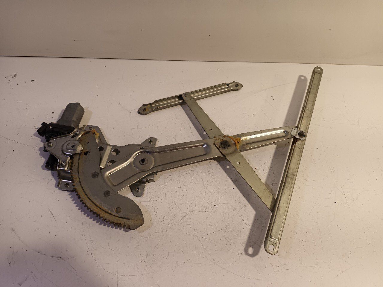 Raammechaniek elektrisch links voor Suzuki Alto window mechanism usado en Menorca foto 5