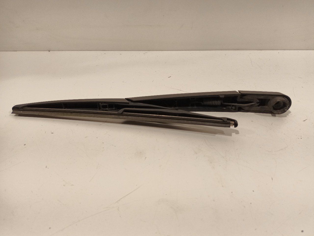 Ruitenwisserarm achterruit Fiat Panda windscreen wiper arm usado en Menorca foto 2