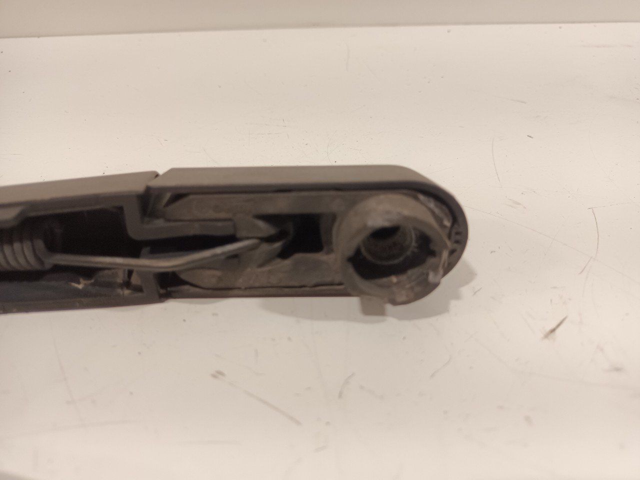 Ruitenwisserarm achterruit Fiat Panda windscreen wiper arm usado en Menorca foto 3