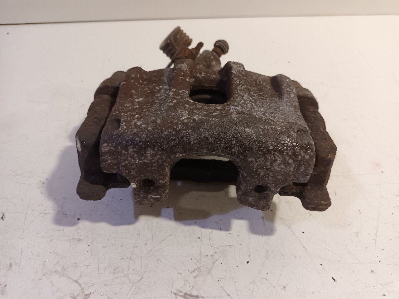 Remklauw links achter Ford Focus caliper single usado en Menorca foto 2