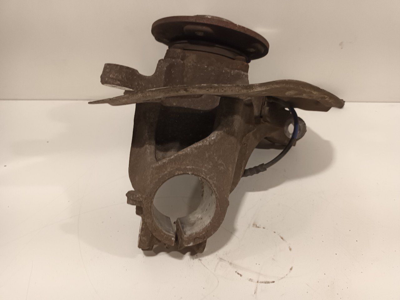 Wielnaaf rechts voor Mini Mini wheel hub usado en Menorca foto 4