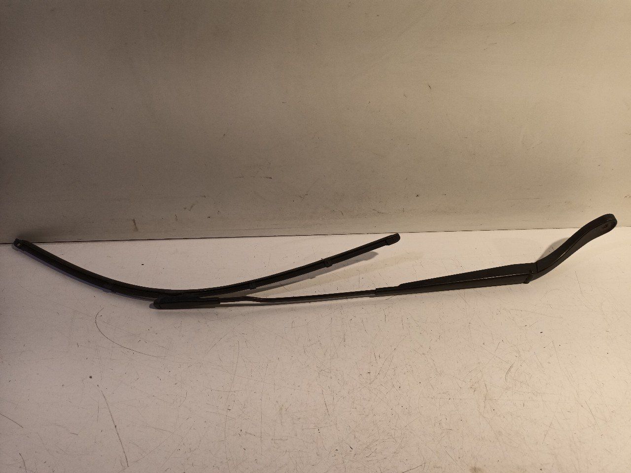 Ruitenwisserarm links voor Ford C-Max windscreen wiper arm usado en Menorca