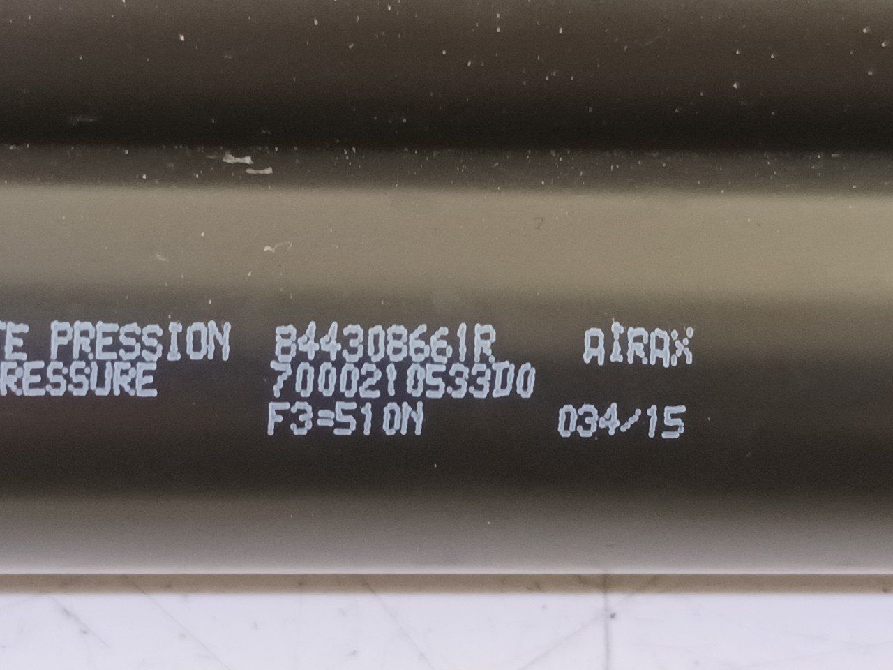 Gasdrukveerset achter Renault Clio gas spring gas spring dampers rear lid left and right usado en Menorca foto 4