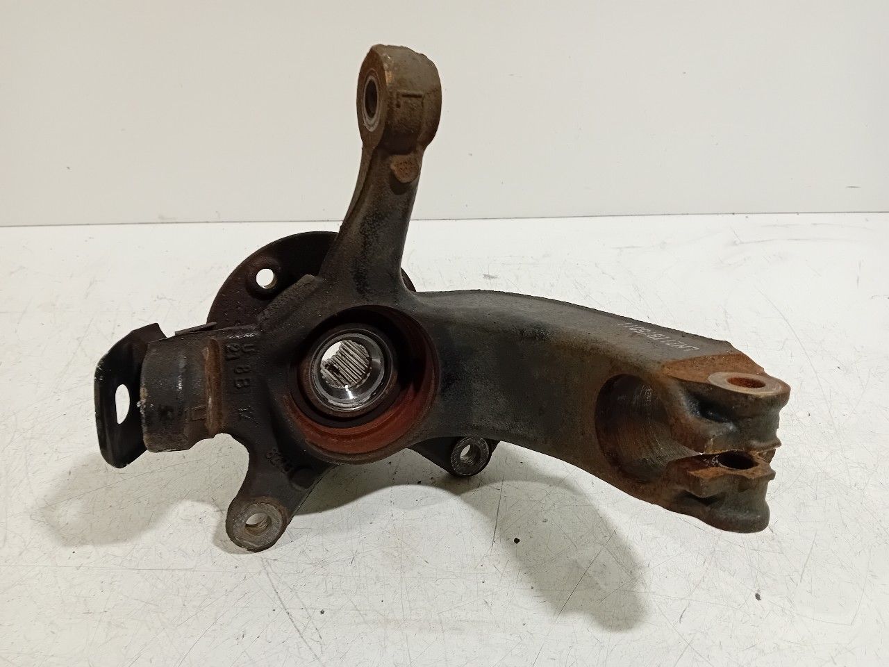 Wielnaaf links voor Peugeot 108 wheel hub usado en Menorca foto 3