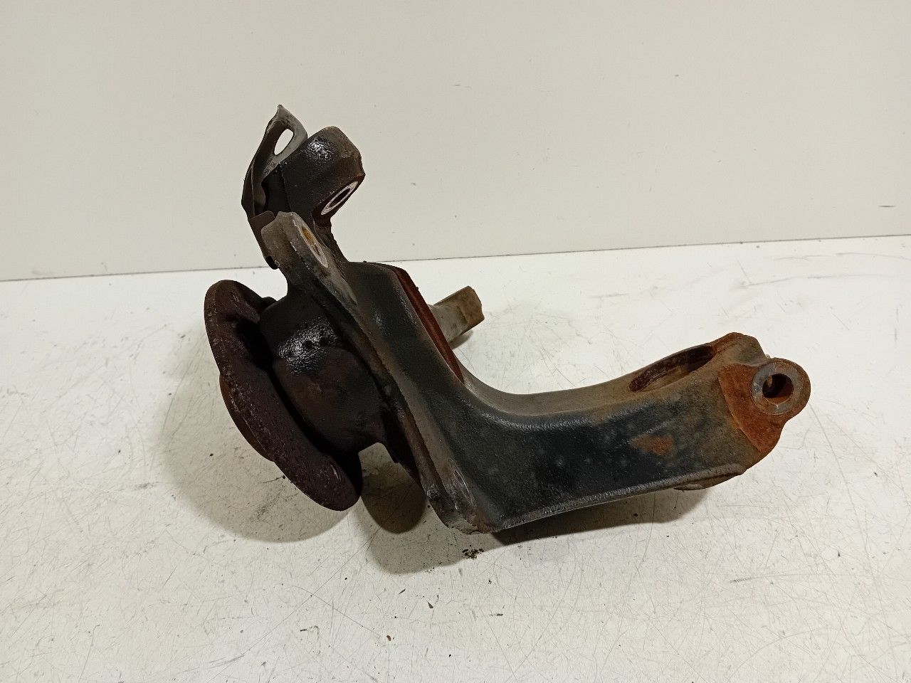 Wielnaaf links voor Peugeot 108 wheel hub usado en Menorca foto 4