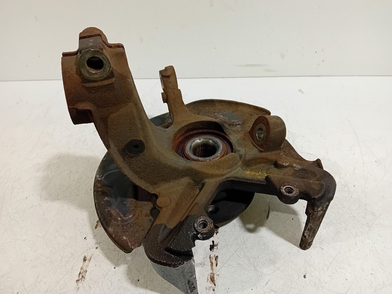Wielnaaf rechts voor Seat Ibiza wheel hub usado en Menorca foto 3