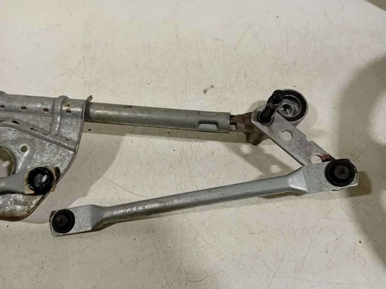 Ruitenwisser mechaniek voor Mercedes-Benz GLE windshield wiper mechanism usado en Menorca foto 5