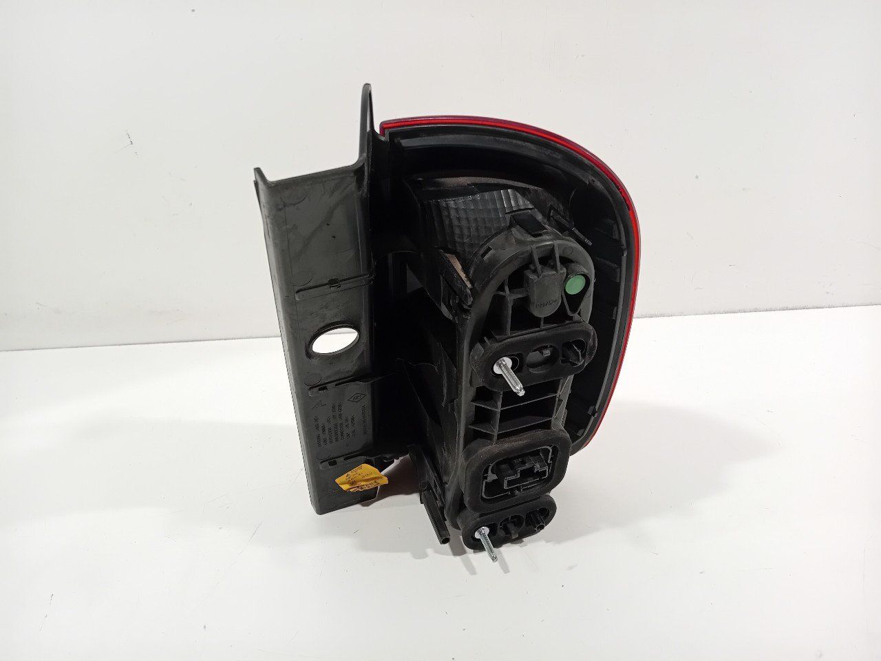 Achterlicht links buiten Dacia Duster tail light single usado en Menorca foto 3