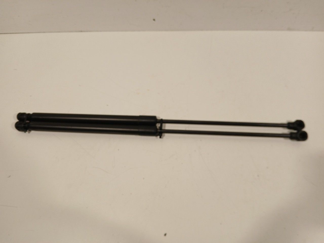 Gasdrukveerset achter DS DS 3 gas spring gas spring dampers rear lid left and right usado en Menorca foto 7