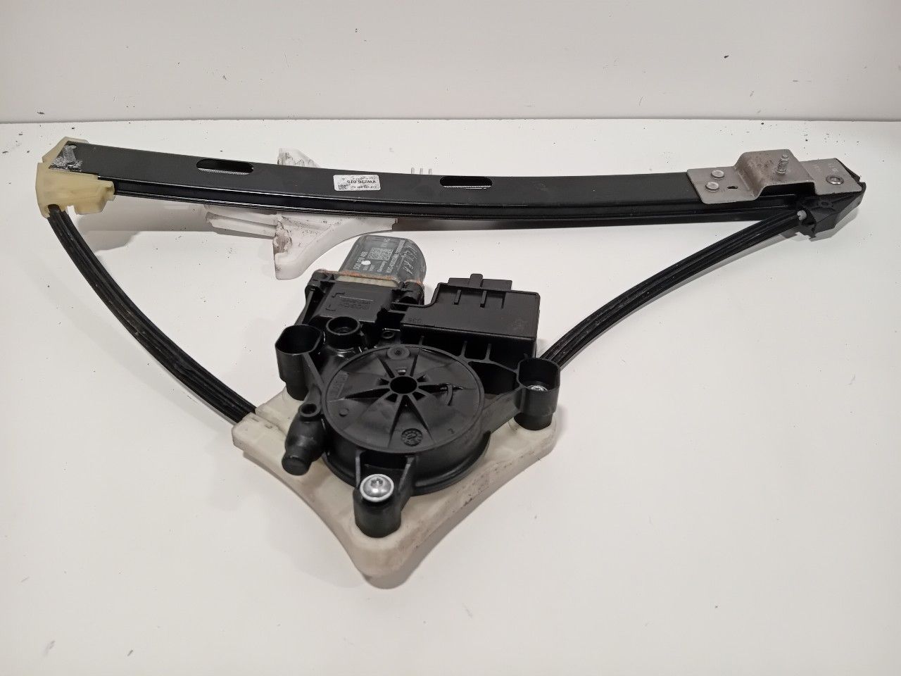 Raammechaniek elektrisch rechts achter Volkswagen T-Roc window mechanism usado en Menorca foto 2