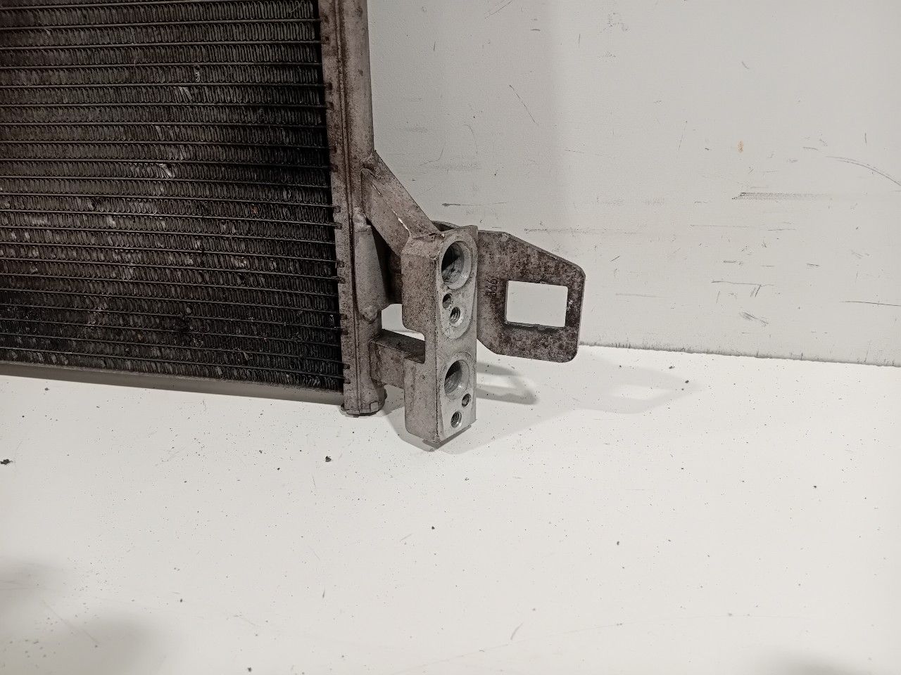 Airco radiateur Volkswagen Transporter condenser air conditioning radiator usado en Menorca foto 2