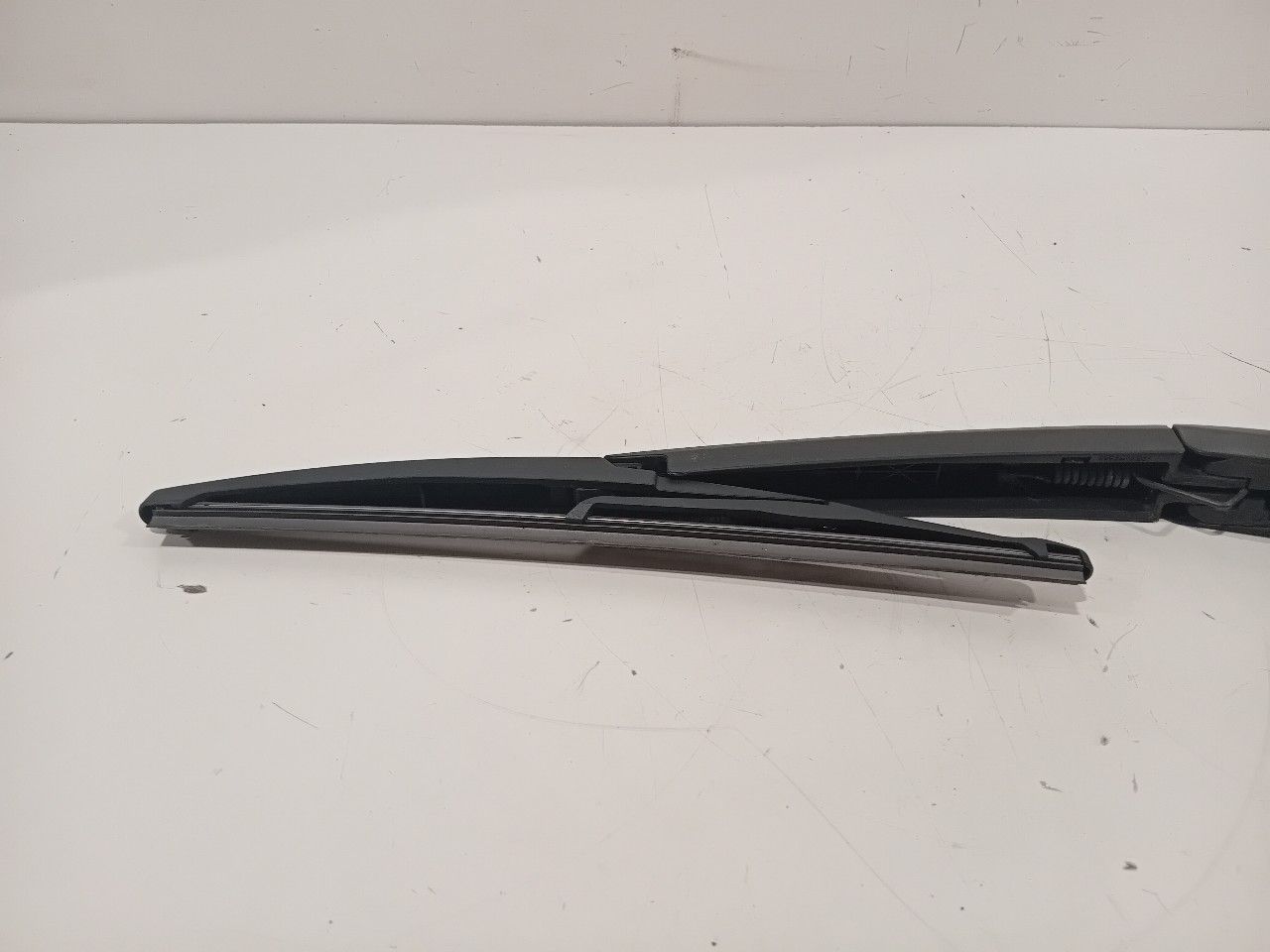 Ruitenwisserarm achterruit Hyundai Kona windscreen wiper arm usado en Menorca foto 3