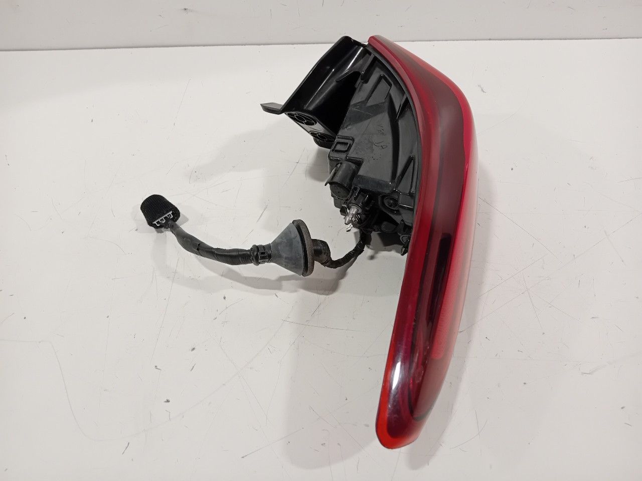 Achterlicht links buiten Hyundai Kona tail light single usado en Menorca foto 2