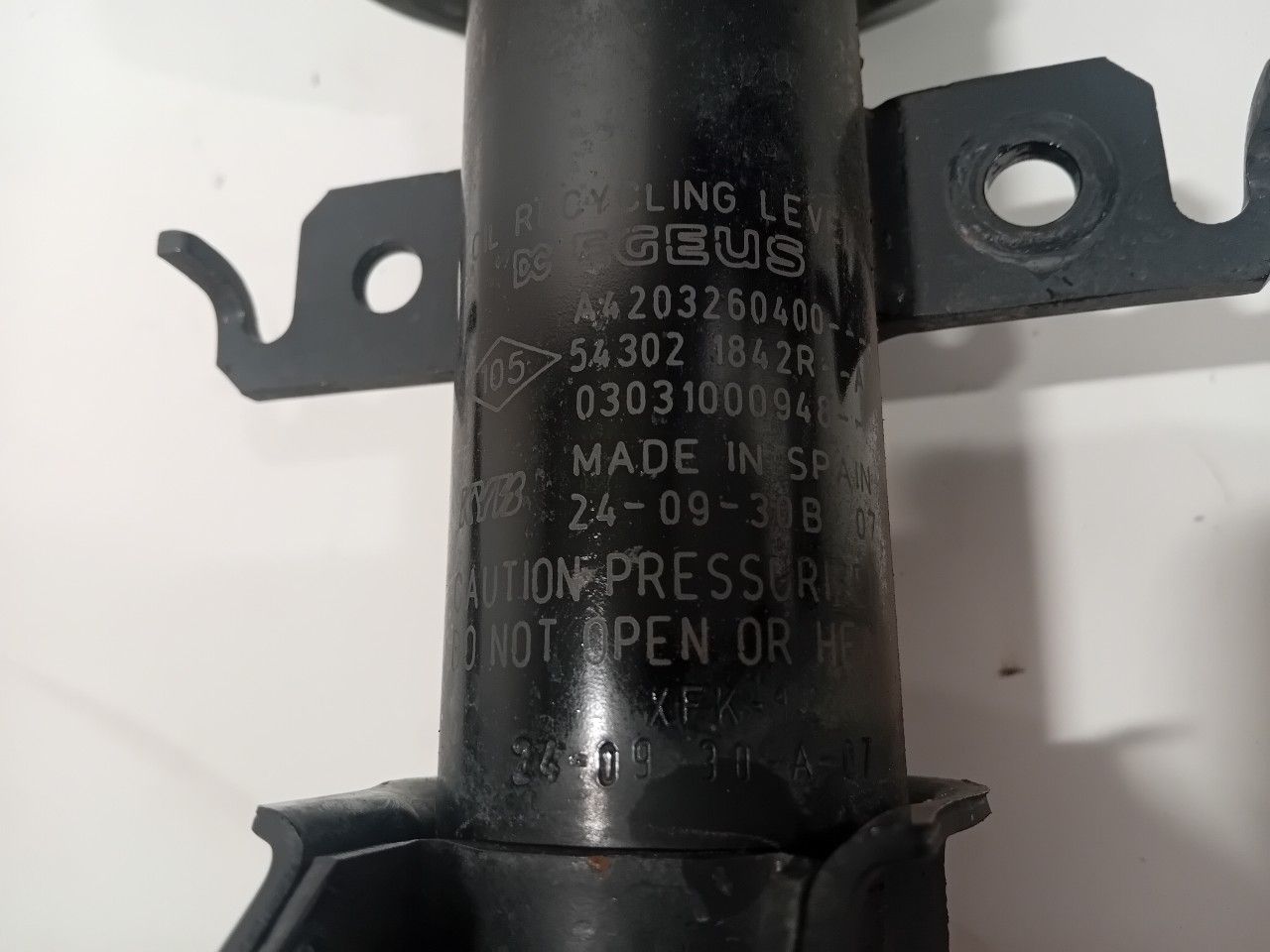 Veerpoot rechts voor Renault Kangoo strut complete single usado en Menorca foto 4