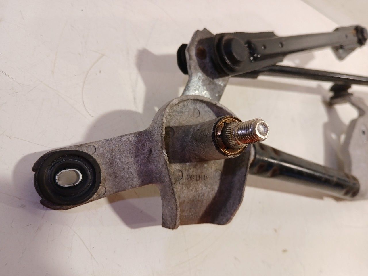 Ruitenwisser mechaniek achter Hyundai Kona windshield wiper mechanism usado en Menorca foto 4
