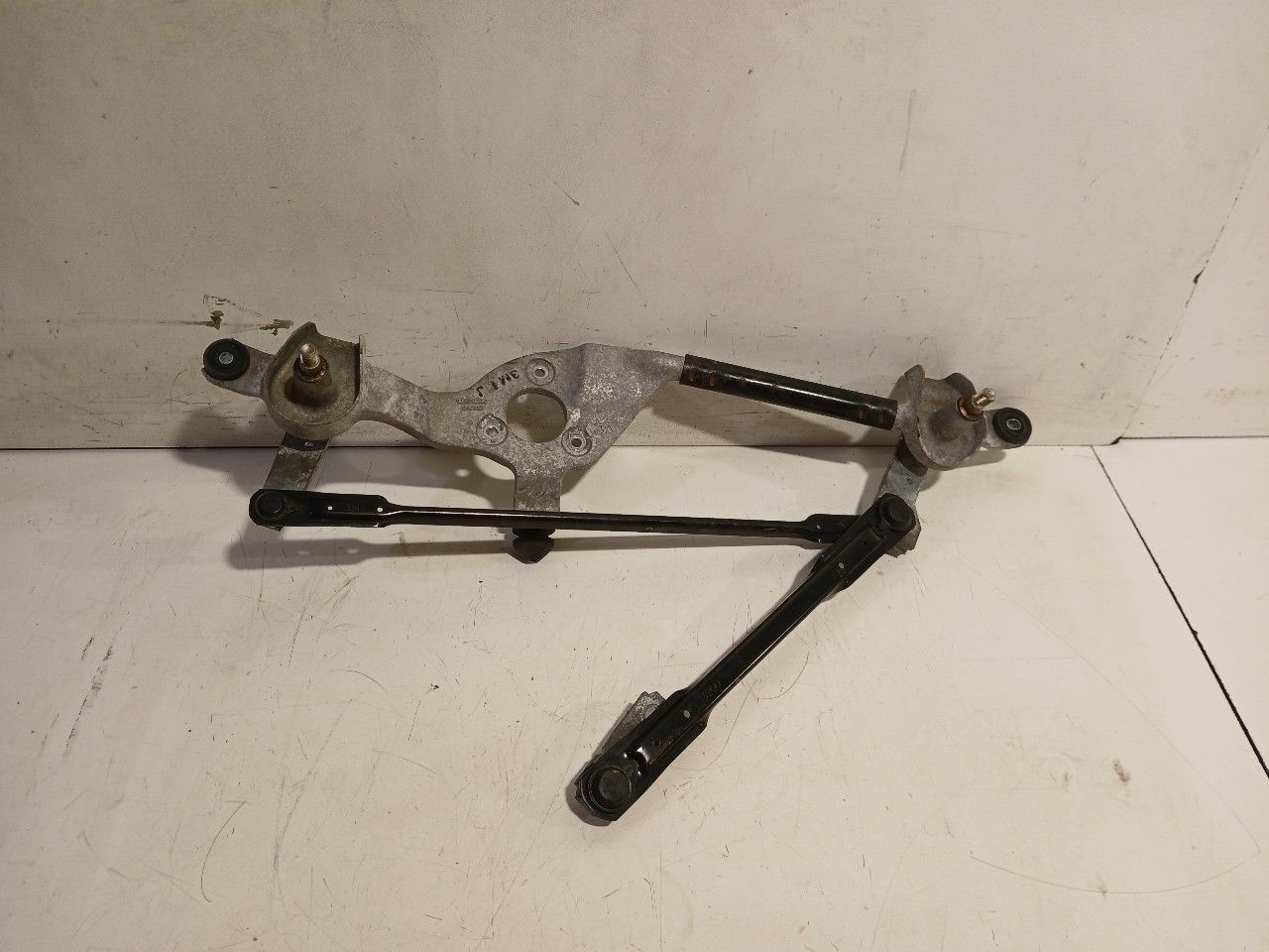 Ruitenwisser mechaniek achter Hyundai Kona windshield wiper mechanism usado en Menorca