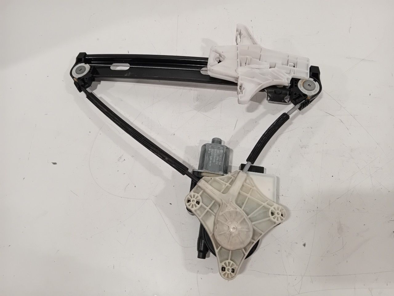 Raammechaniek elektrisch links achter Volkswagen Polo window mechanism usado en Menorca foto 4