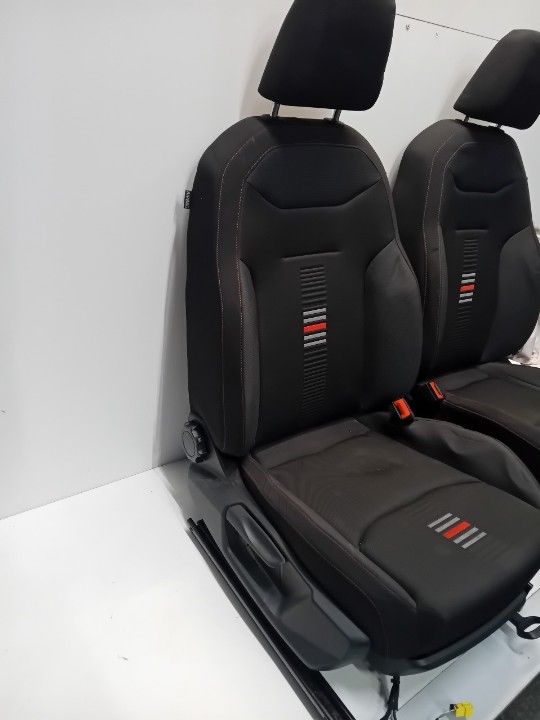 Interieur Seat Arona complete interior usado en Menorca foto 2