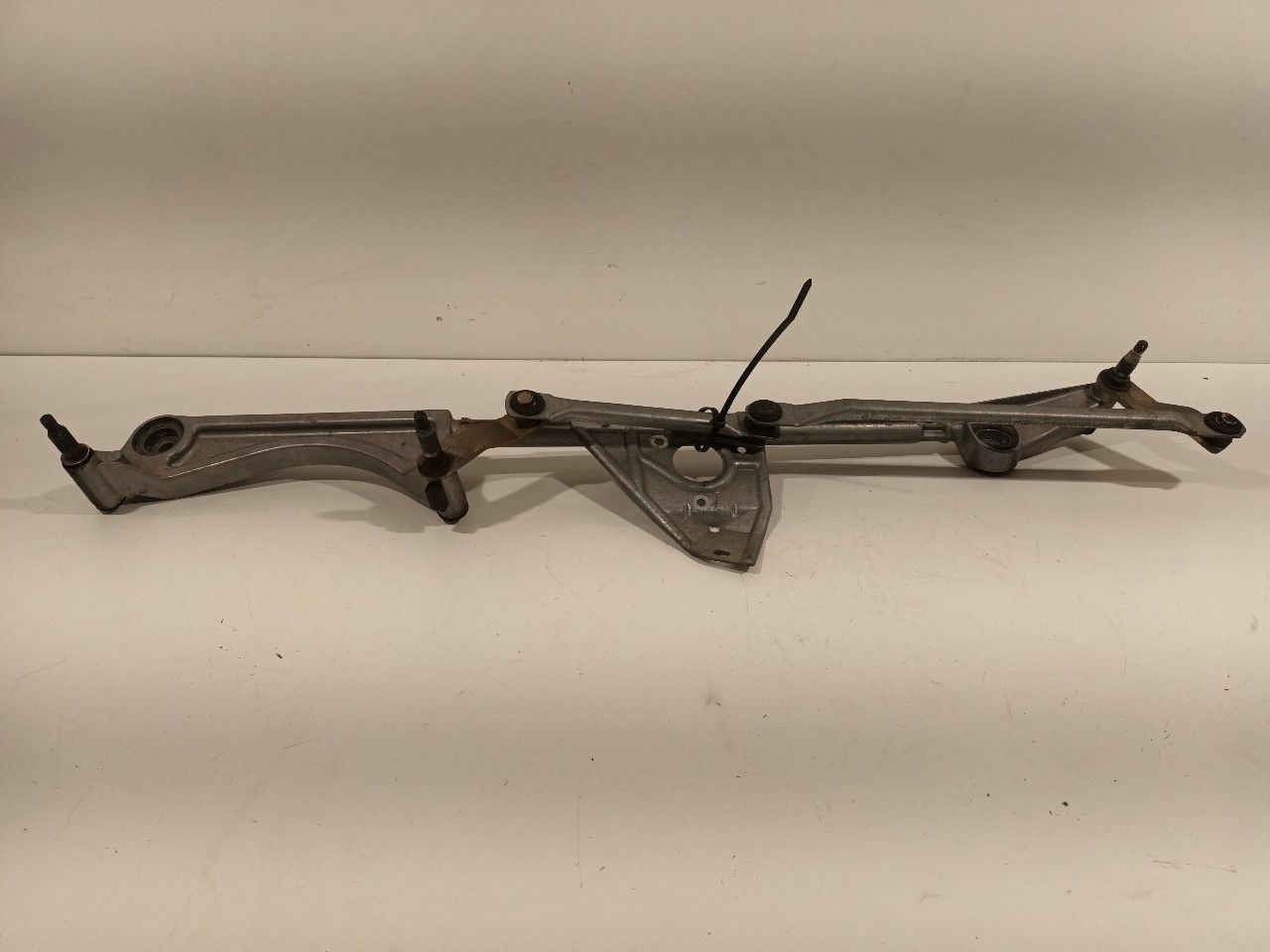 Ruitenwisser mechaniek voor Mercedes-Benz C-Clase windshield wiper mechanism usado en Menorca foto 2