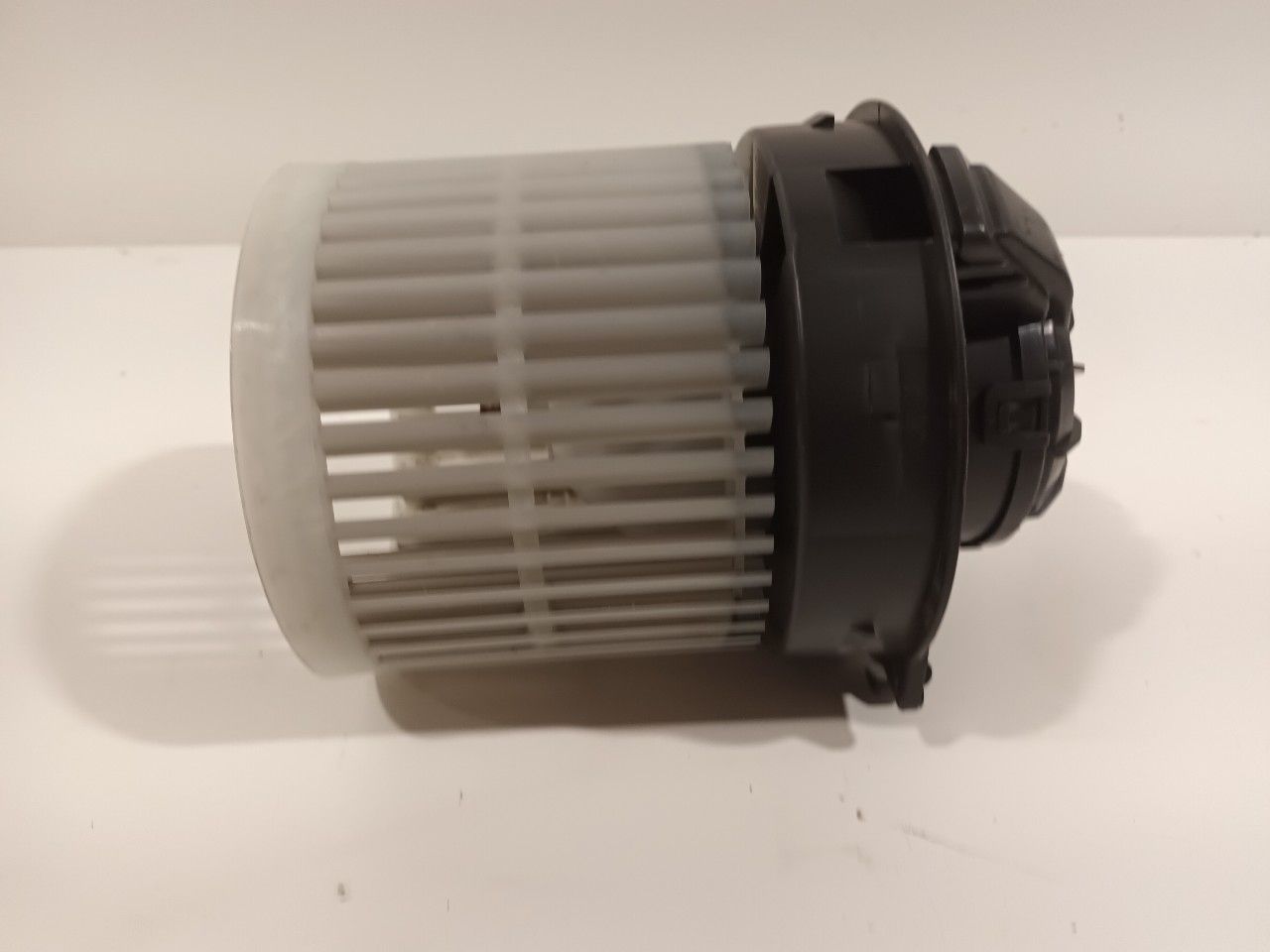 Kachel ventilator motor Dacia Spring heater engine booster usado en Menorca foto 4