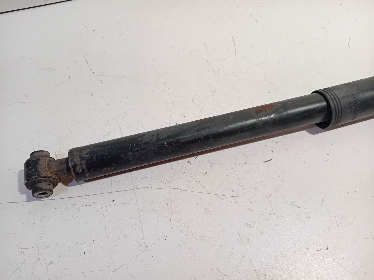 Schokbreker rechts achter Mercedes-Benz A-Clase shock absorber single usado en Menorca foto 4