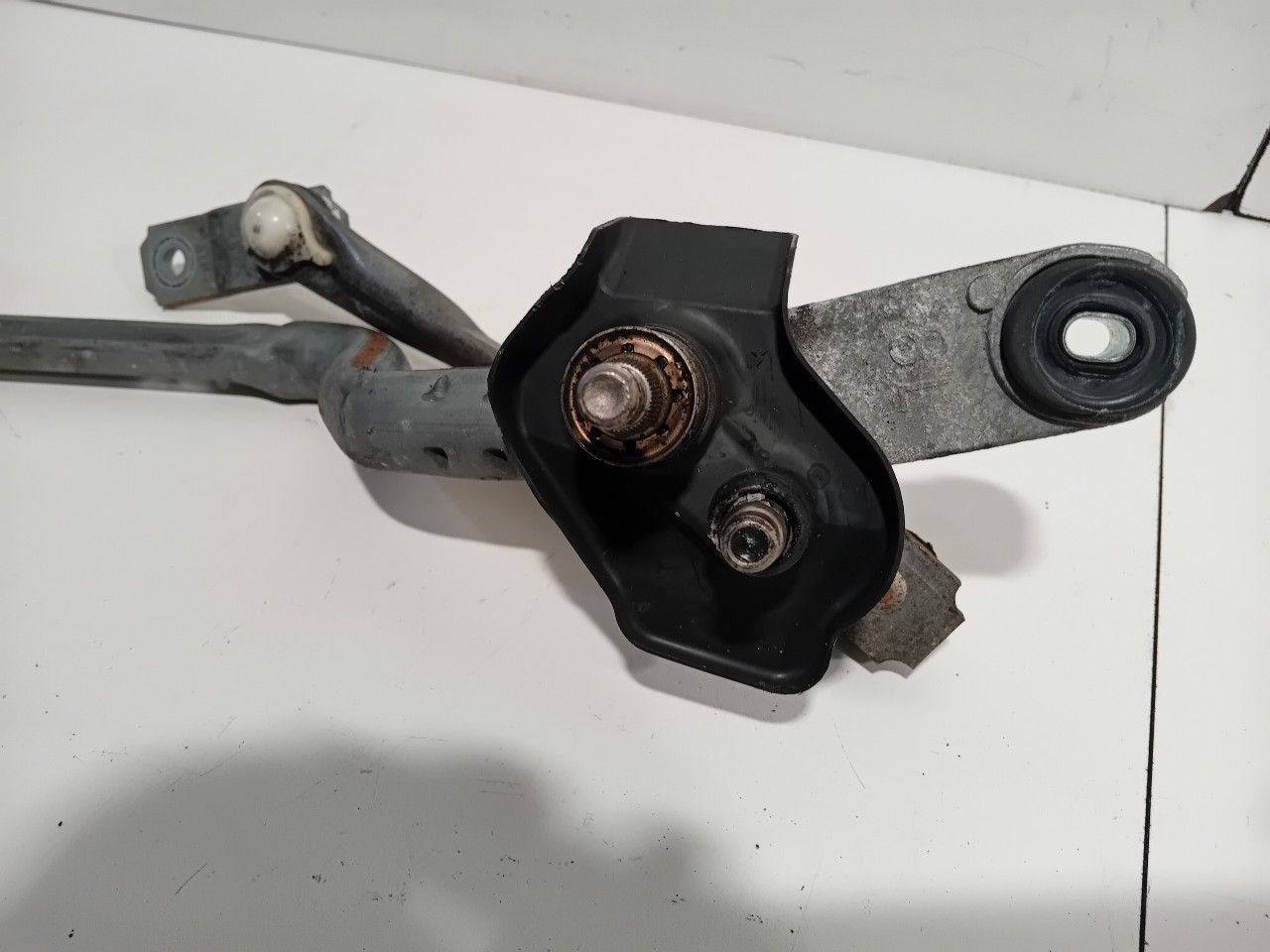 Ruitenwisser mechaniek voor Toyota Yaris windshield wiper mechanism usado en Menorca foto 3