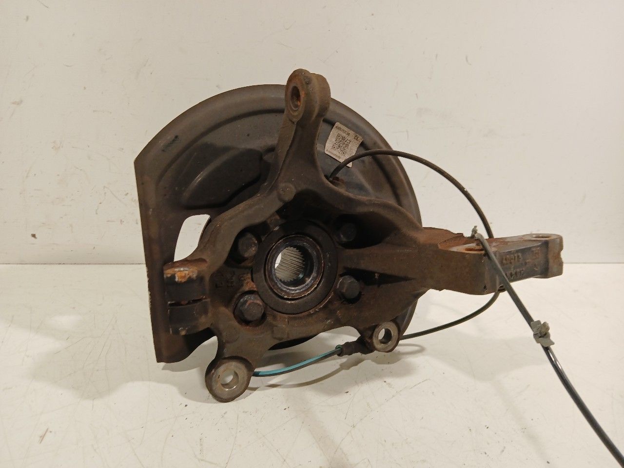 Wielnaaf links voor Nissan Pulsar wheel hub usado en Menorca foto 6