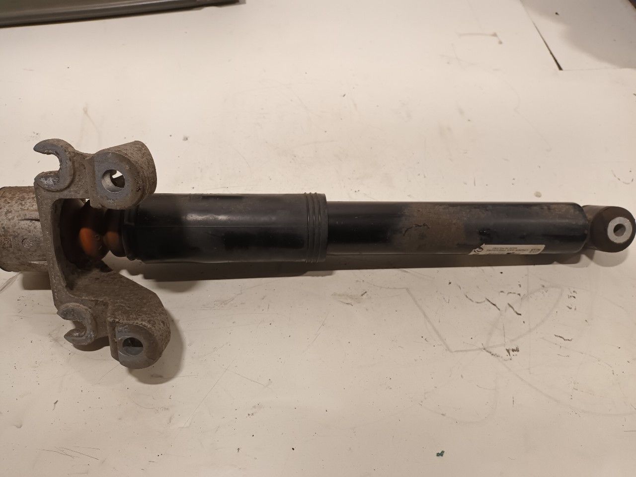 Schokbreker links achter Volvo XC60 shock absorber single usado en Menorca foto 3