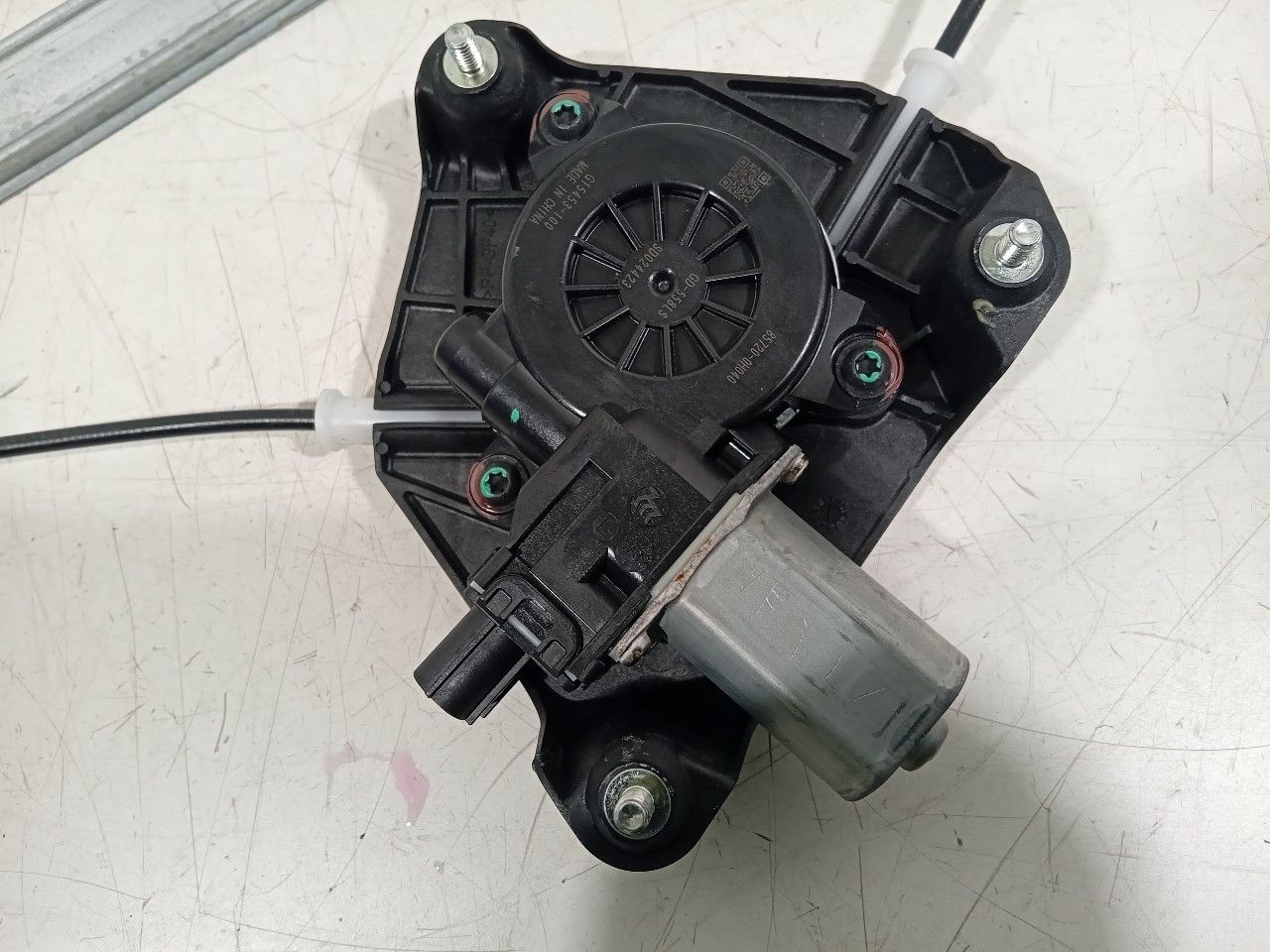 Raammechaniek elektrisch links voor Toyota Aygo window mechanism usado en Menorca foto 2