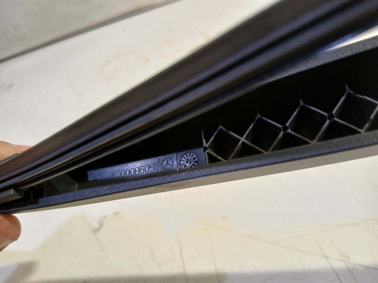 Ruitenwisserarm achterruit Mercedes-Benz A-Clase windscreen wiper arm usado en Menorca foto 4