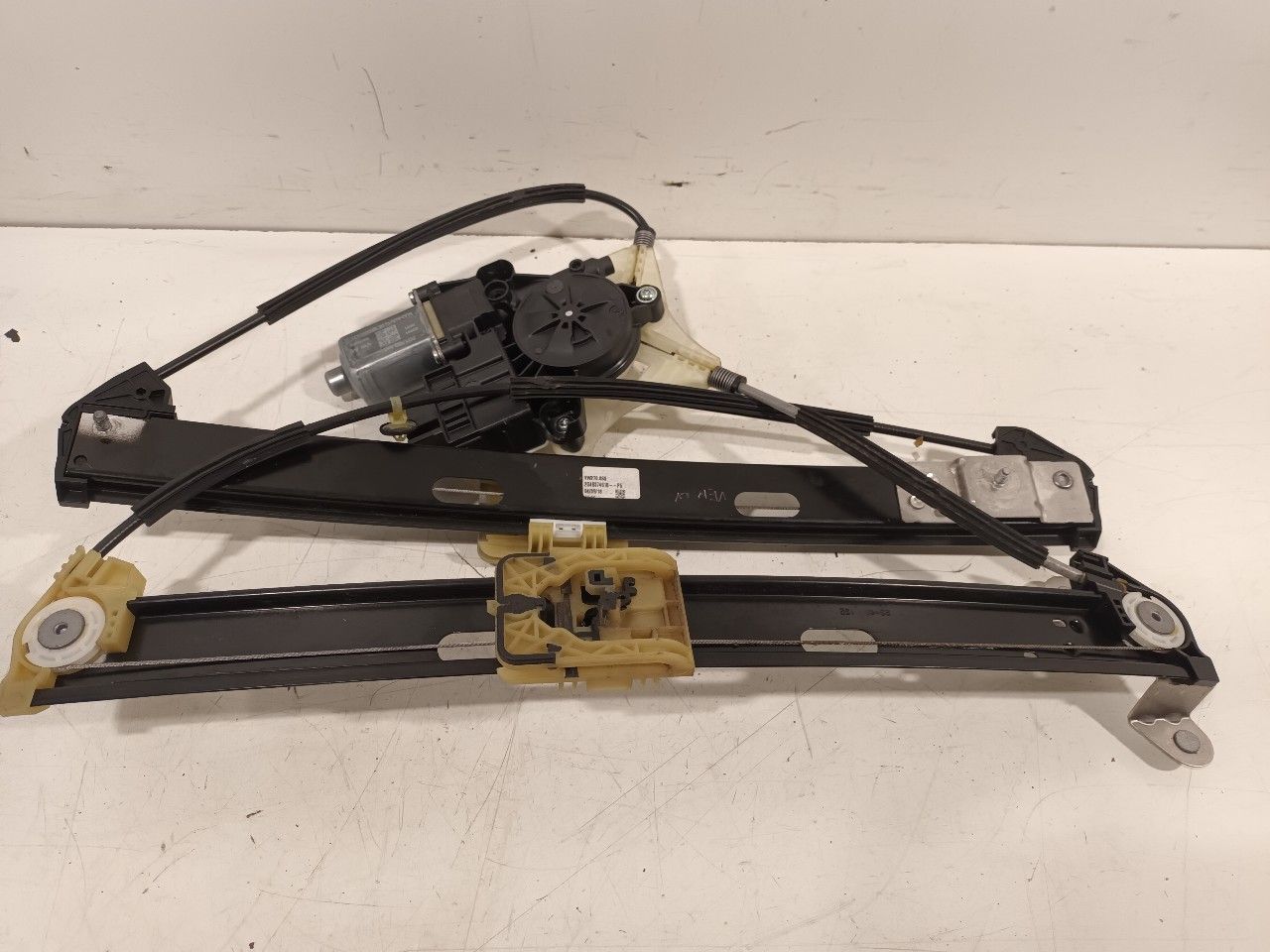 Raammechaniek elektrisch links voor Volkswagen Polo window mechanism usado en Menorca foto 2