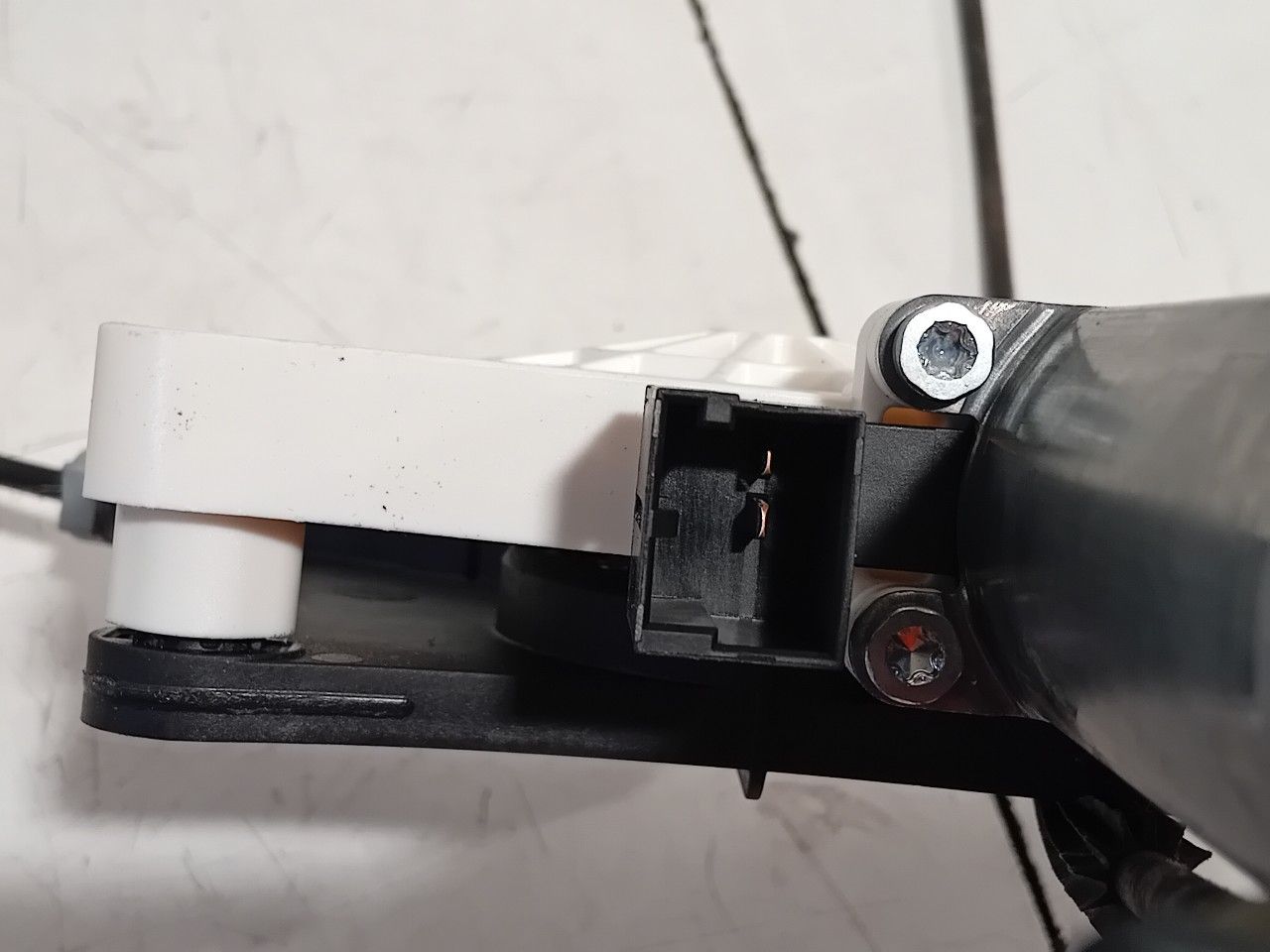 Raammechaniek elektrisch rechts voor Volkswagen Passat window mechanism usado en Menorca foto 4