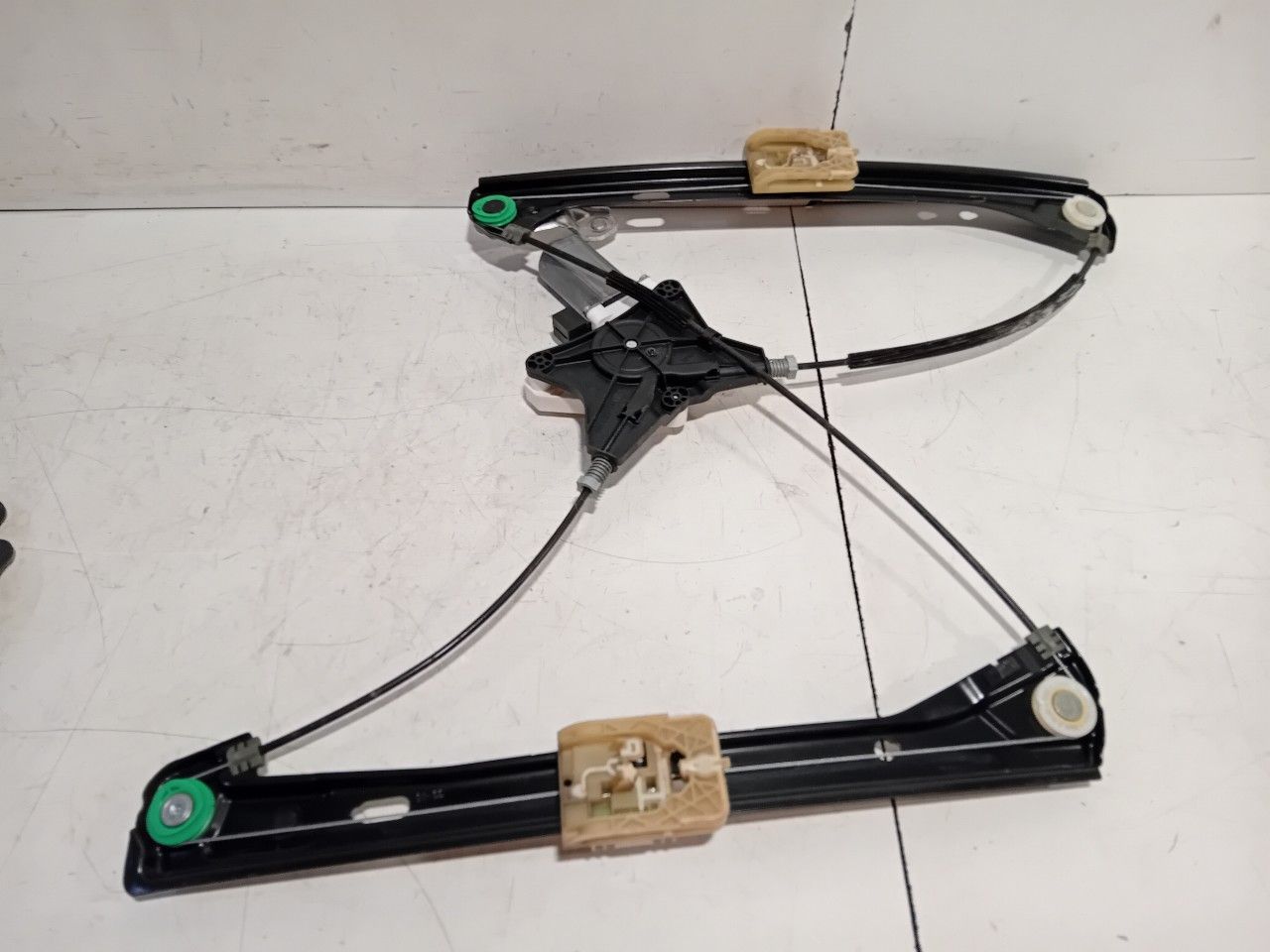 Raammechaniek elektrisch rechts voor Volkswagen Passat window mechanism usado en Menorca foto 5