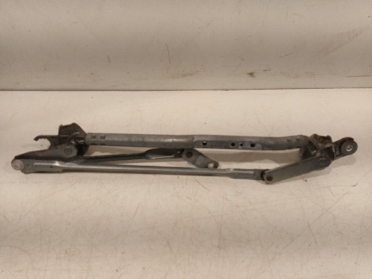 Ruitenwisser mechaniek voor Hyundai Ioniq windshield wiper mechanism usado en Menorca foto 4