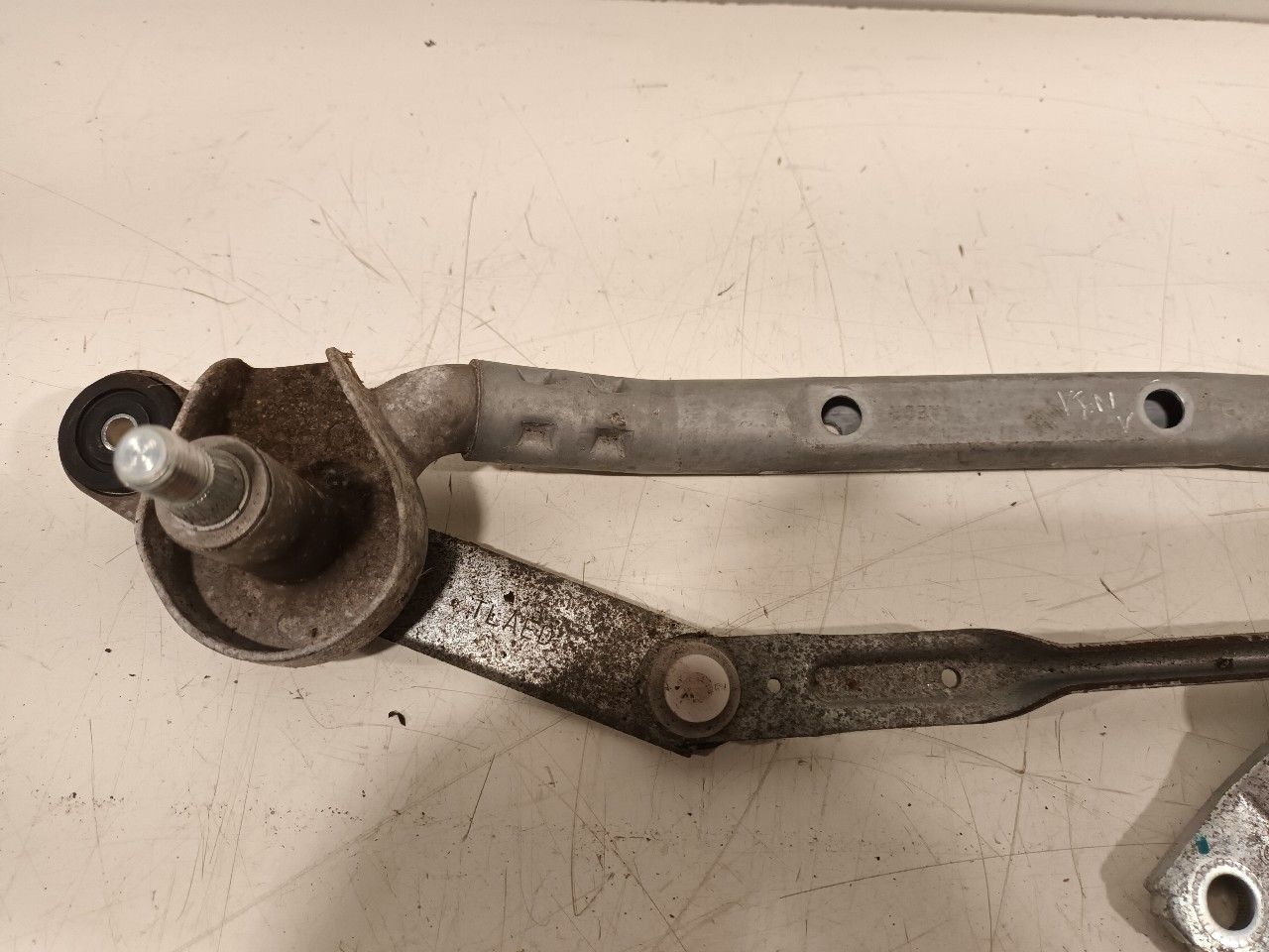Ruitenwisser mechaniek voor Hyundai Ioniq windshield wiper mechanism usado en Menorca foto 2