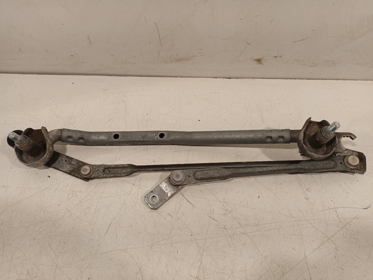 Ruitenwisser mechaniek voor Hyundai Ioniq windshield wiper mechanism usado en Menorca