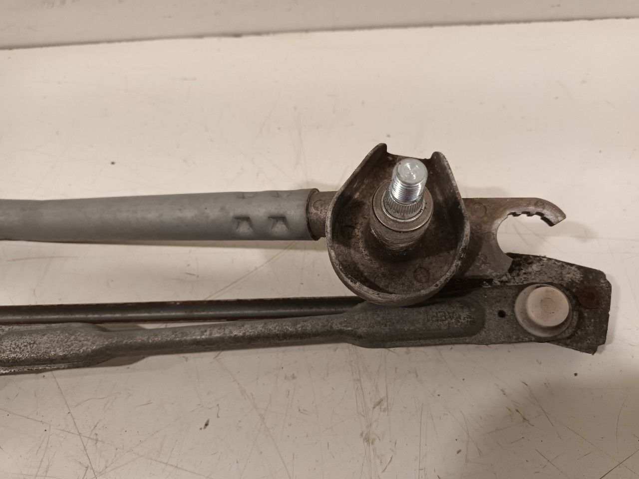 Ruitenwisser mechaniek voor Hyundai Ioniq windshield wiper mechanism usado en Menorca foto 3